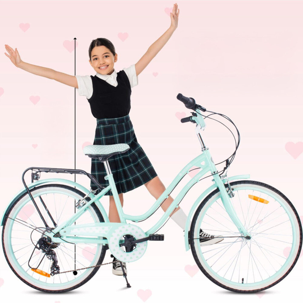 Rower młodzieżowy SUN BABY Heart Bike 24 cale dla dziewczynki Miętowy rower widoczny z boku za rowerem swtoi dziewczynka z wyciągniętymi rękoma w górę odpowiednio wyselekcjonowane materiały stalowa 14,5-calowa rama dostosowana do najmłodszych geometria ponadprzeciętna odporność na uszkodzenia mechaniczne i działanie czynników zewnętrznych wybór rozmiaru ramy Twój wzrost mierzony w zrelaksowanej pozycji typ roweru