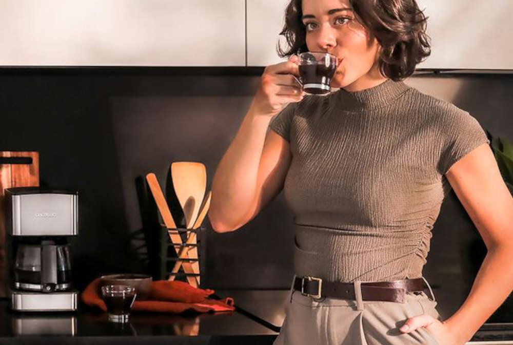 Ekspres CECOTEC Coffee 56 Drop wygląd wizualizacja prezentacja design tło Aromatyczna kawa każdego dnia