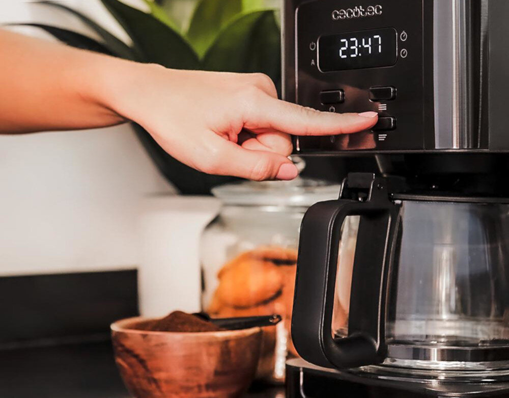 Ekspres CECOTEC Coffee 56 Time Wygodne sterowanie LCD zytelny wyświetlacz LCD ustawienia kontrola proces parzenie Intuicyjne menu