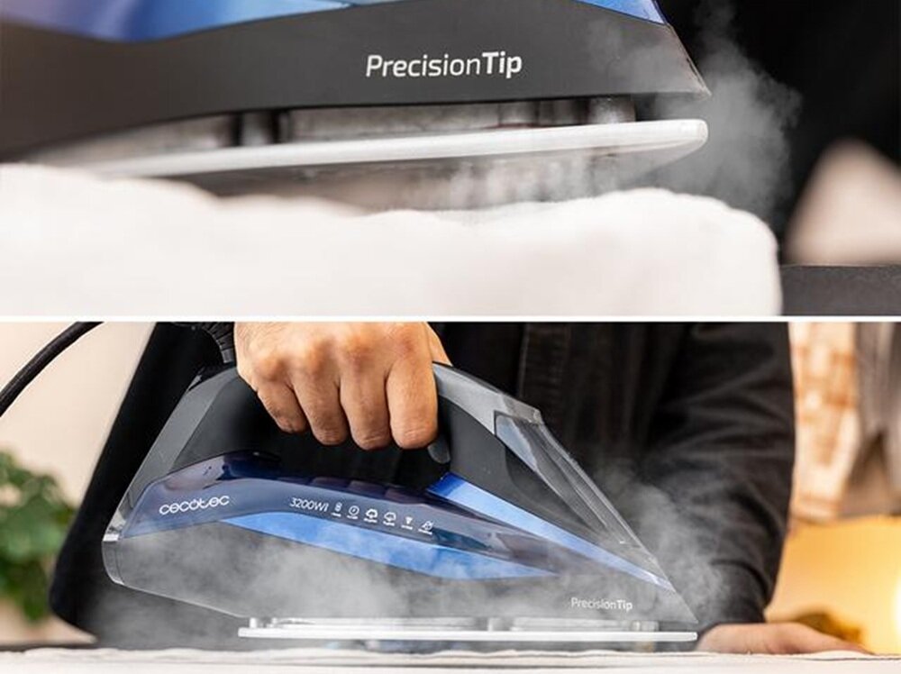 Na obrazie widoczne jest żelazko z napisem \'PrecisionTip\' oraz \'cecotec 3200W\'. Żelazko emituje parę podczas prasowania tkaniny.
