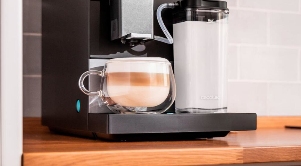 Ekspres CECOTEC Cremmaet Compactccino Connected Black Silver wymiary 19 x 40 x 32 cm moc 1350 W osobisty barista doskonała kawa prosta intuicyjna obsługa jedno kliknięcie espresso cappuccino latte macchiato napoje dostępne na wyciągnięcie ręki niezwykła wygoda 