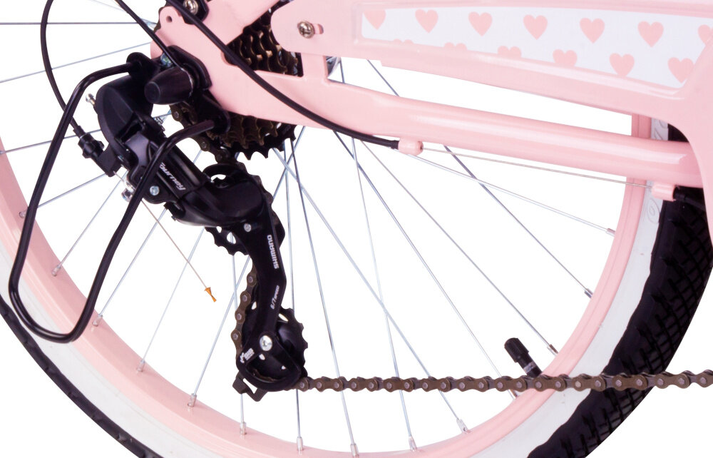 Rower młodzieżowy SUN BABY Heart Bike 24 cale dla dziewczynki Różowy zbliżenie na przerzutke zdjęcie na białym tle 7 biegów obrotowa manetka Revoshift tylna przerzutka SHIMANO Tourney przerzutki SHIMANO duża wytrzymałość sprawne działanie płynna bezproblemowa zmiana biegów