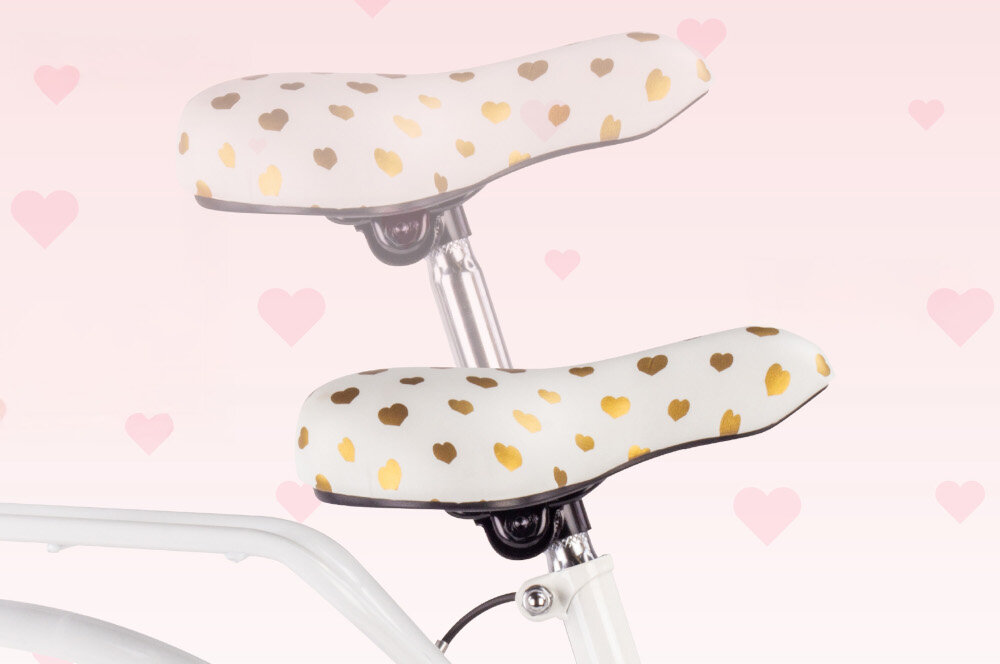 Rower młodzieżowy SUN BABY Heart Bike 24 cale dla dziewczynki Biało-złoty zbliżenie na siodełko wyszarzona możliwość regulacji zdjęcie na jasnym tle bezpieczna satysfakcjonująca aktywność wygodne siodełko regulacja w zakresie od 71 do 87 cm