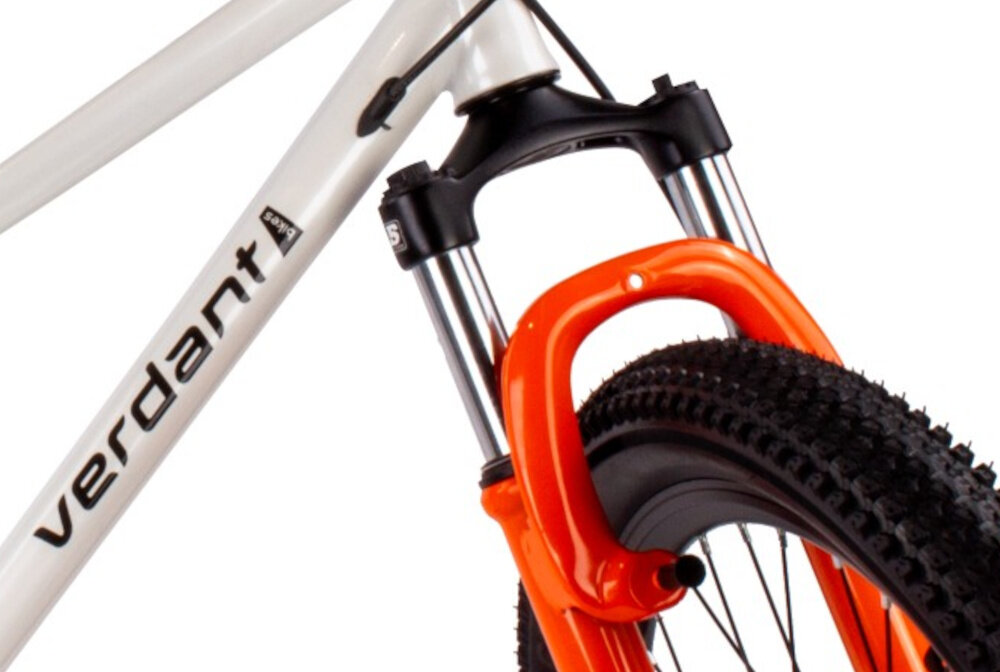 Rower młodzieżowy SUN BABY Verdant 24 cale dla chłopca Biało-niebiesko-pomarańczowy zbliżenie na amortyzator zdjęcie na białym tle rower typu hardtail przedni amortyzator sprężynowy marki ORBI SHOKS ułatwia najeżdżanie na przeszkody niweluje wstrząsy na kierownicy długość skoku 45 cm