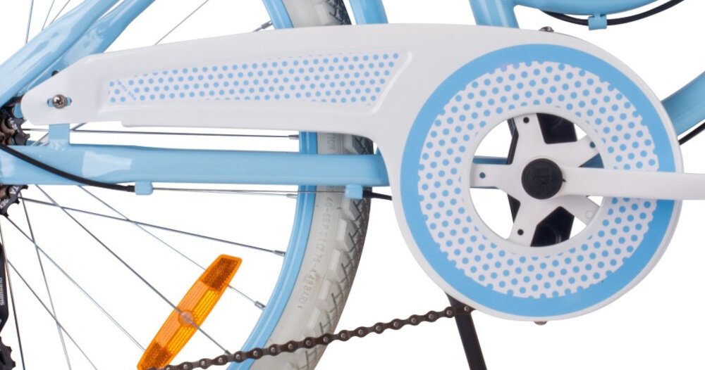 Rower młodzieżowy SUN BABY Heart Bike 24 cale dla dziewczynki Błękitny zbliżenie na osłonę łańcucha zdjęcie na białym tle osłona łańcucha grafika z mnóstwem serduszek zabezpiecza łańcuch przed brudem błotniki elegancki wygląd osłaniają odzież