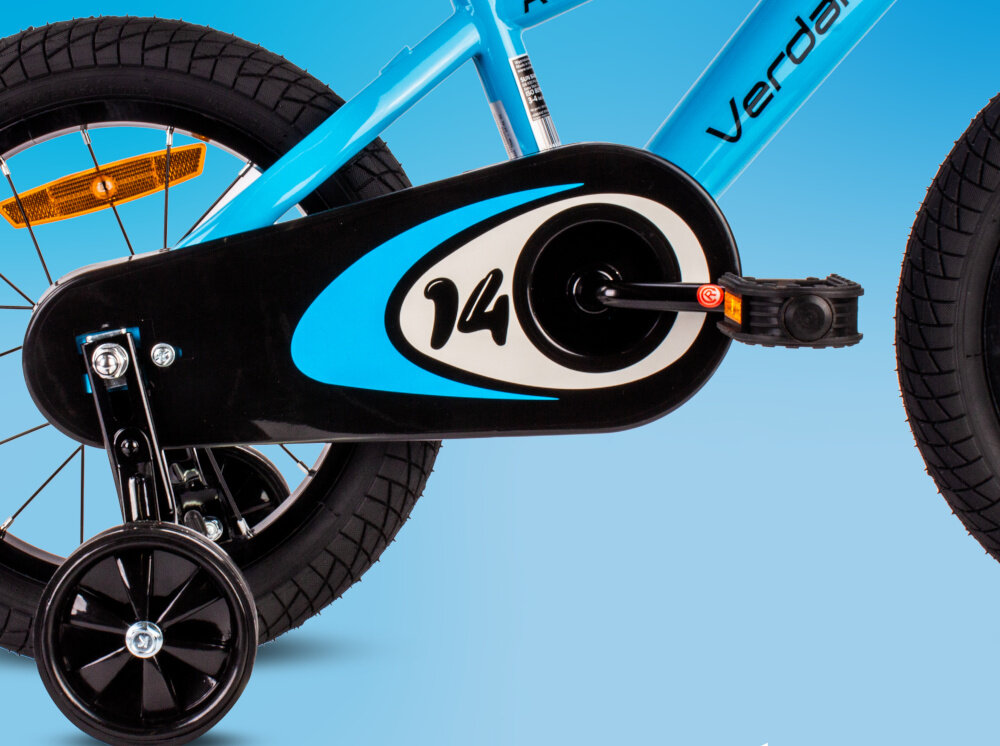 Rower dziecięcy SUN BABY Verdant Rowan 14 cali dla chłopca Niebieski zbliżenie na kółka boczne i osłonę łańcucha boczne kółka asekurują dziecko w początkowej fazie nauki boczne kółka można łatwo usunąć stylowa osłona łańcucha zabezpiecza łańcuch przed brudem