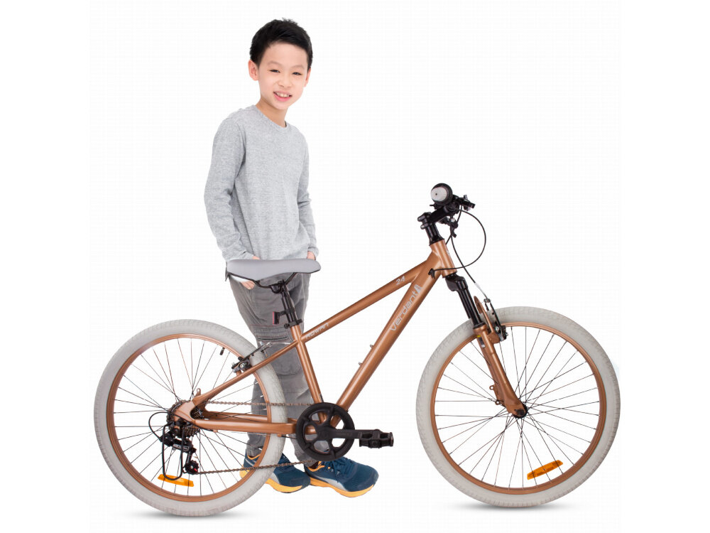 Rower młodzieżowy SUN BABY Verdant 24 cale dla chłopca Cappuccino rower widoczny z boku za rowerem stoi chłopiec uśmiecha się zdjęcie na białym tle dla dzieci w wieku od 8 do 12 lat o maksymalnej wadze do 80 kg trwałość wytrzymałość mocna konstrukcja