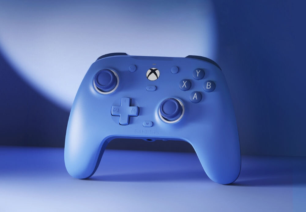 Kontroler GAMESIR G7 SE Niebieski
                na niebieskim tle