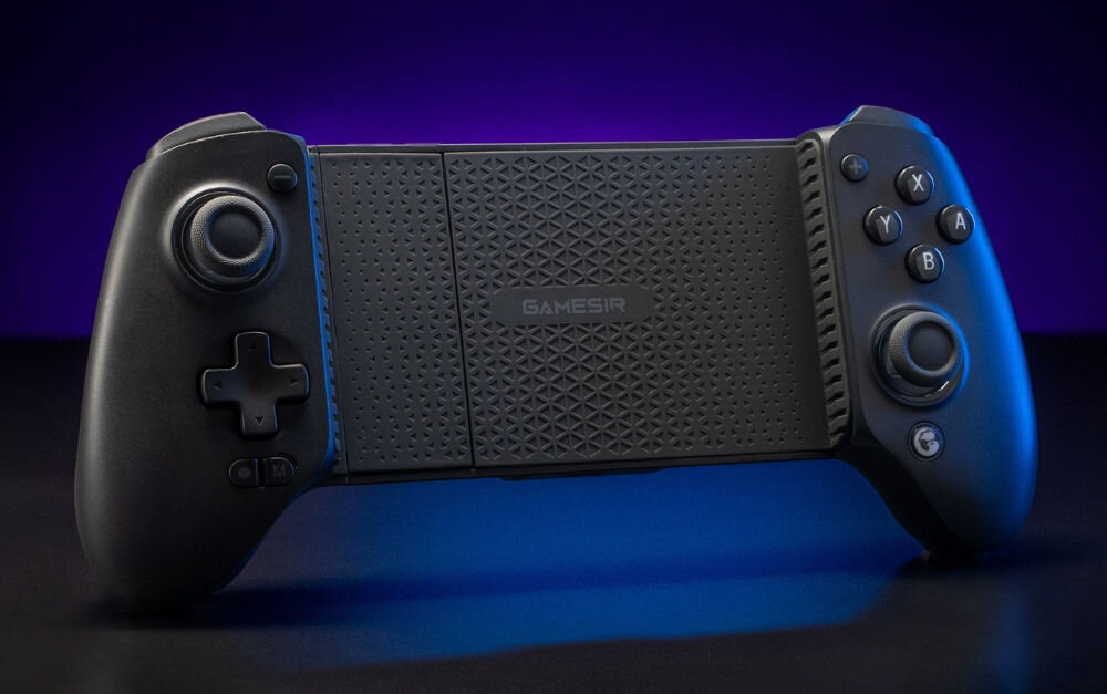 Kontroler GAMESIR G8+ z uchwytem na telefon
                na ciemnym tle z podświetleniem