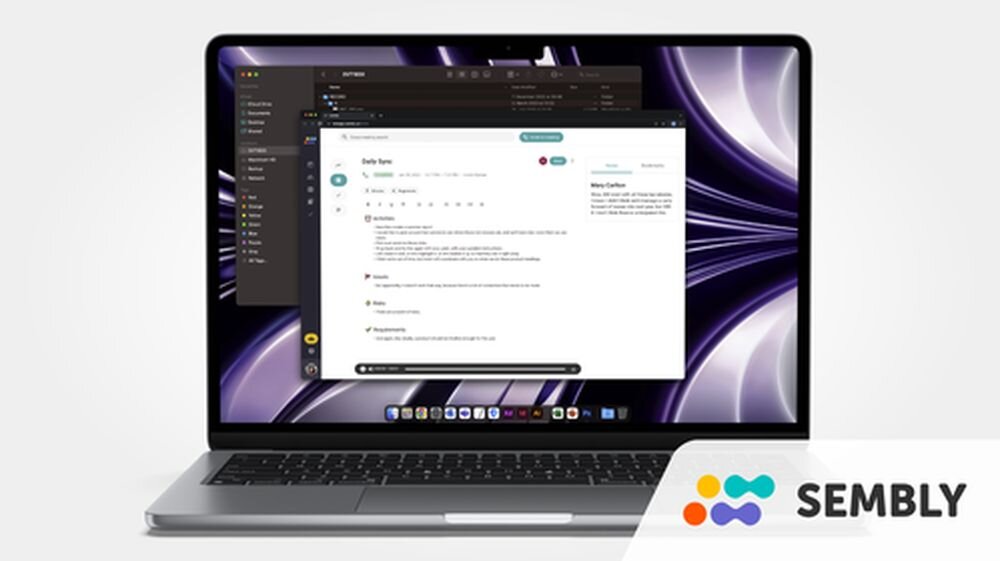 Dyktafon PHILIPS DVT4115 z Sembly Speech-to-Text do automatycznej transkrypcji nagrań, laptop na jasnym tle