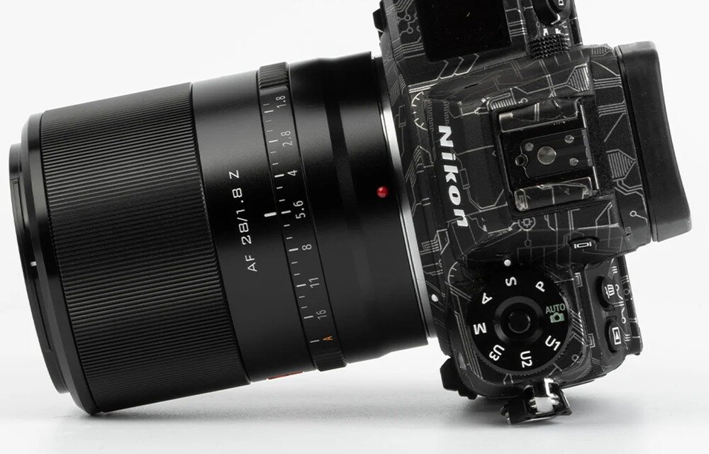 Obiektyw VILTROX AF 28mm f-1.8 konstrukcja optyczna, elementy ED i asferyczne, ostrość i kolory