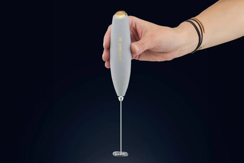 Spieniacz AMBITION Royal Szary wygląd design prezentacja wizualizacja tło Kremowa pianka każdego dnia