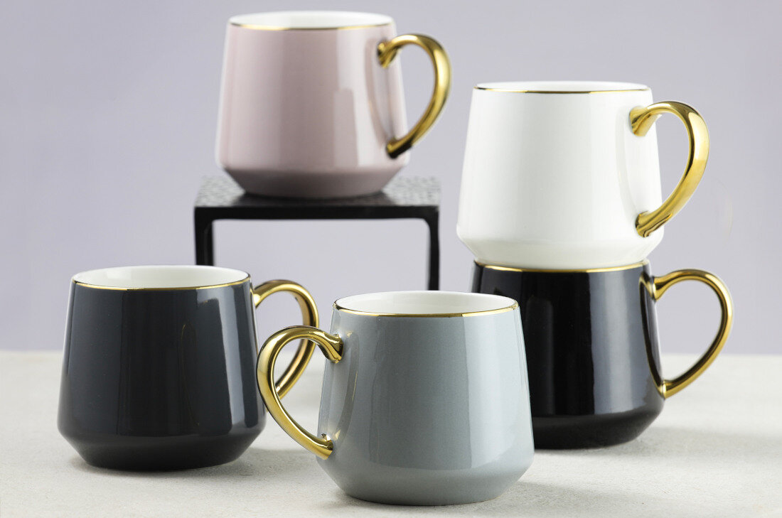 Kubek AMBITION Royal 43613 Biało-złoty wygląd prezentacja design porcelanowy