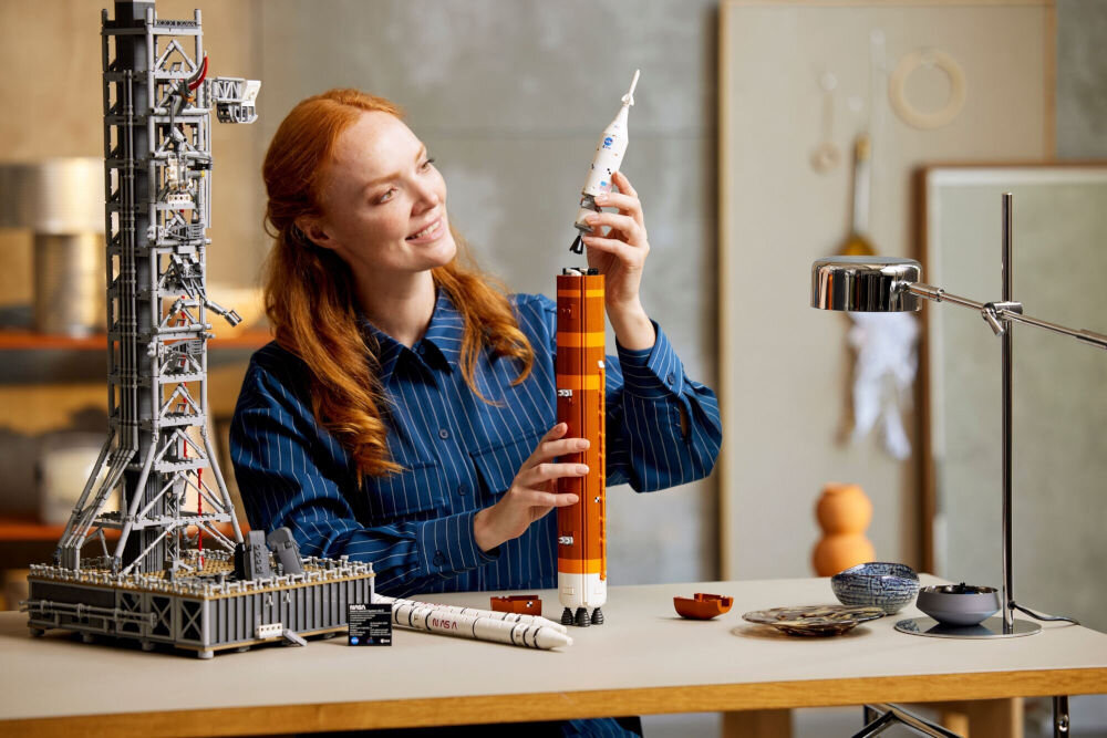 LEGO 10341 ICONS Ракета NASA Artemis SLS