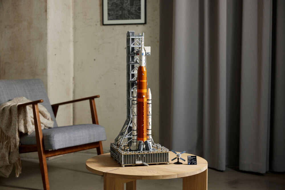 LEGO 10341 ICONS SLS NASA Ракета Артеміда для всіх любителів космічних пригод, копія ракети NASA