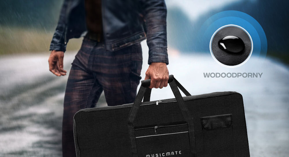 Pokrowiec MUSICMATE MM-B61 QuickBag stworzony z myślą o klawiaturach 61-klawiszowych wymiary ok. 102 x 42 x 13 cm wytrzymała ścianka ochronna o grubości 10 mm
wodoodporny materiał dwie funkcjonalne kieszenie na nuty i akcesoria regulowane szelki