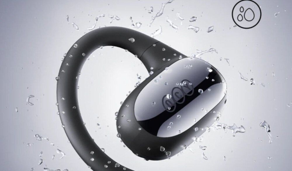 Słuchawki powietrzne QCY T30 Crossky GTR2 wodoodporność IPX5 i odporność na pot, słuchawka powietrzna na szarym tle skąpana w kroplach wody