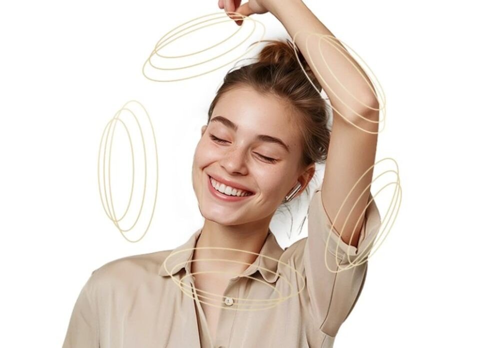 Słuchawki dokanalowe QCY HT08 MeloBuds Pro ANC dźwięk przestrzenny 360 stopni efekt 3D, osoba z założonymi słuchawkami otoczona dźwiękiem