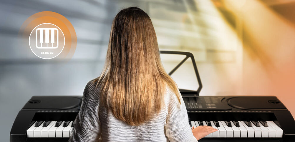 Keyboard MUSICMATE MM-KB120 SmoothKey Czarny przemyślane wymiary ok. 86 x 31 x 10 cm waga ok 4,8 kg dobry wybór dla osób,
które potrzebują wszechstronnego instrumentu, który można z łatwością zabrać w dowolne miejsce