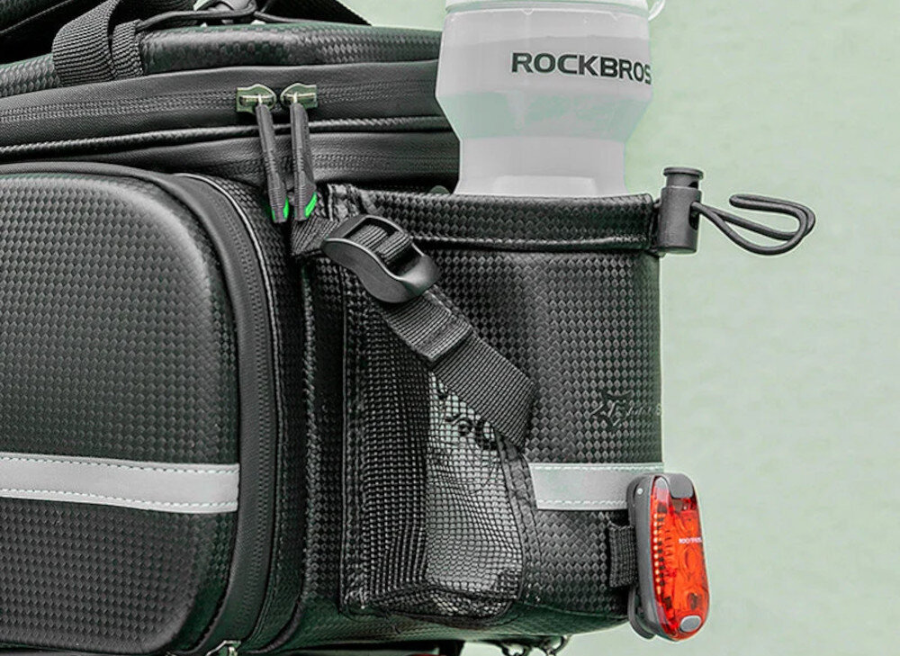 Torba rowerowa na bagażnik ROCKBROS A6-6 Czarny zdjęcie lifestyle Rozkładane kieszenie boczne Boczne kieszenie 