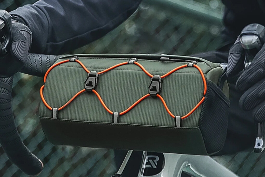 Torba rowerowa na kierownicę ROCKBROS 30110054001 zdjęcie lifestyle Praktyczna torba na rower