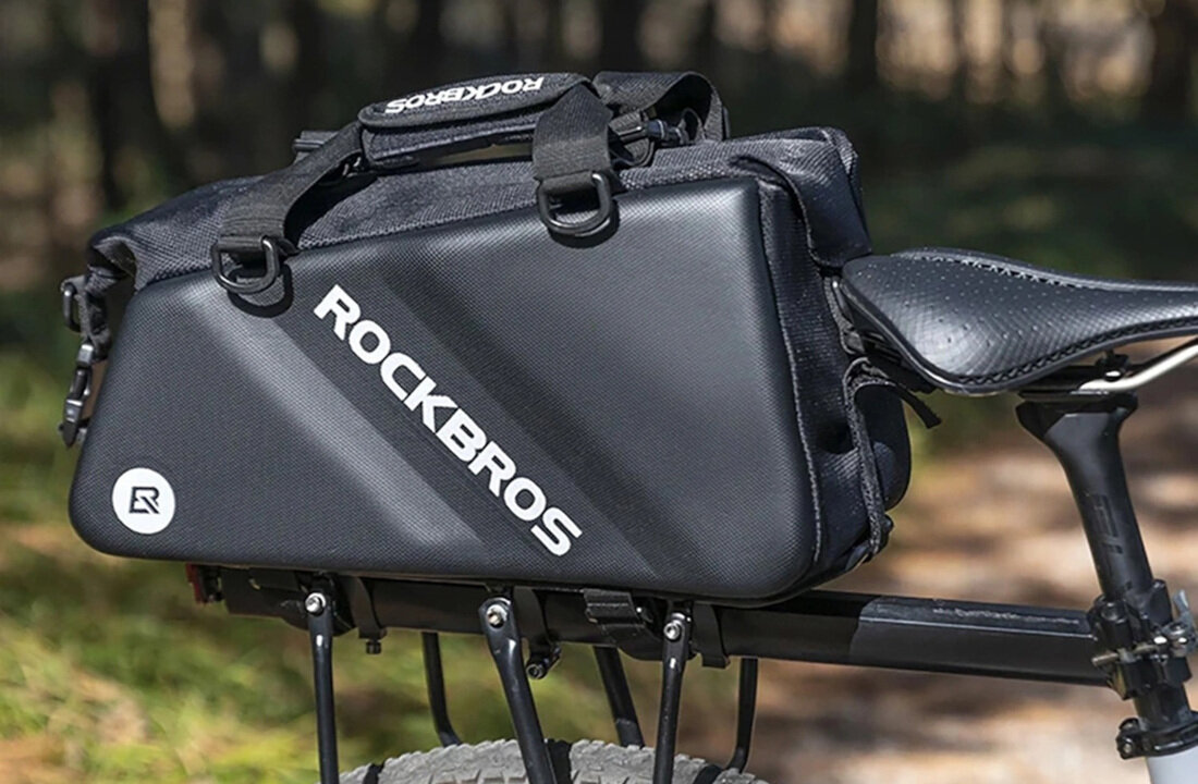 Torba rowerowa na bagażnik ROCKBROS 30140090001 zdjęcie lifestyle Pojemność 11,6 litra Wodoodporny materiał Konstrukcja z pianki EVA i poliestru