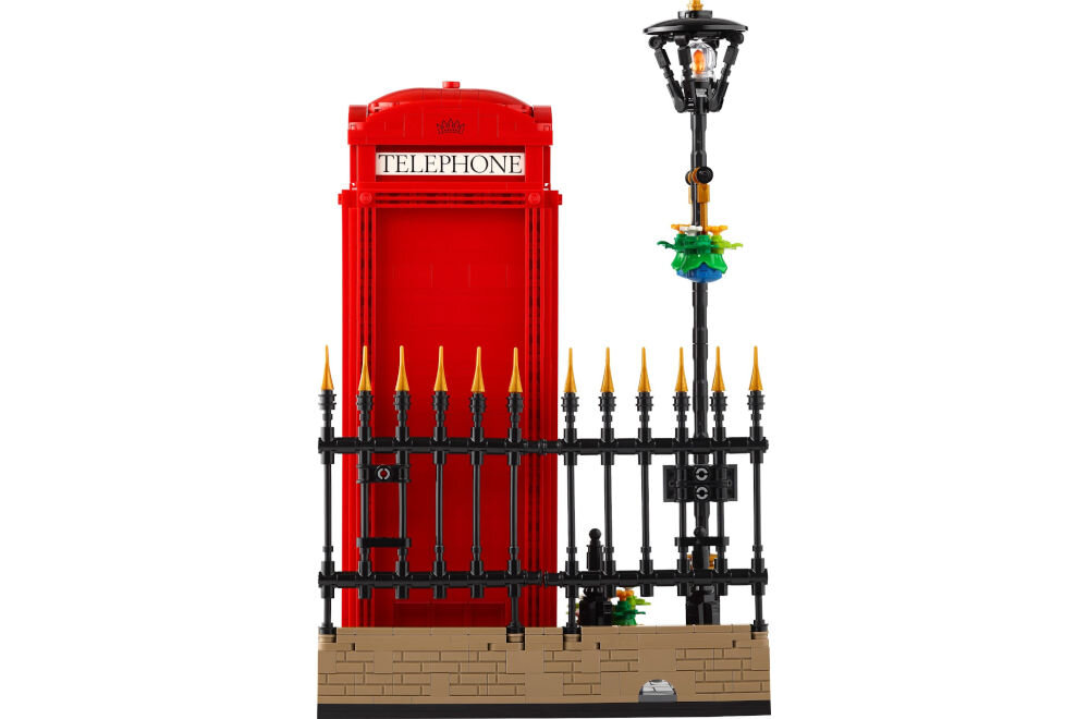 LEGO 21347 IDEAS Czerwona londyńska budka telefoniczna szczegółowe odwzorowanie brukowana uliczka, latarnia możliwość wyboru między tradycyjnym telefonem z tarczą a nowocześniejszym modelem