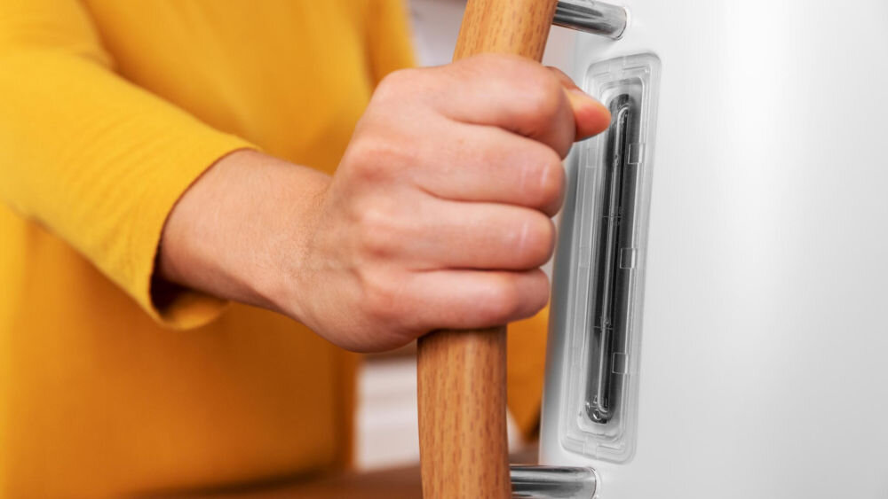 Czajnik CECOTEC ThermoSense 400 White Woody komfort użytkowania czytelny wskaźnik poziomu wody odpowiednia ilość wody wyprofilowany dzbanek ergonomiczny uchwyt bezpieczeństwo komfort praktyczne narzędzie w kuchni