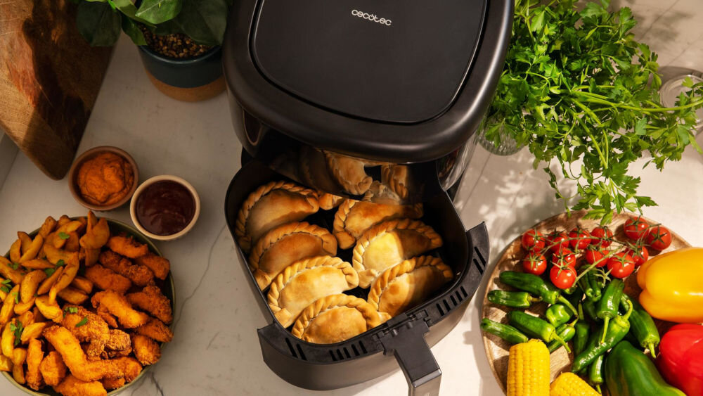Frytkownica beztłuszczowa CECOTEC Cecofry Bombastik 6000 Air Fryer 12 gotowych programów wiele rodzajów potraw różne techniki kulinarne gotowe tryby przyspieszony proces gotowania uproszczenie przyrządzania potraw 