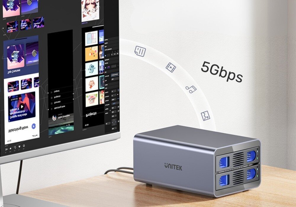 Obudowa dysku UNITEK S1308A01-EU Zbliżenie na bok obudowy zewnętrznej stojącej obok monitora. Nad urządzeniem widnieje napis '5Gbps' oraz ikony dokumentu, filmu, nuty i zdjęcia, które układają się w łuk