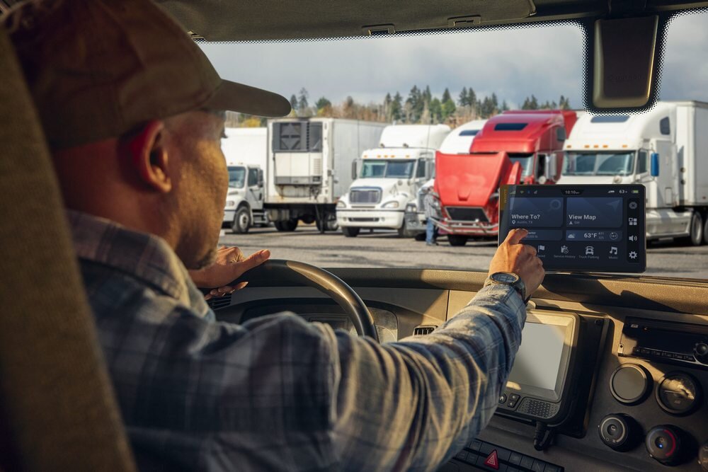 Nawigacja do ciężarówki GARMIN Dezl LGV720 obsługiwana przez kierowcę