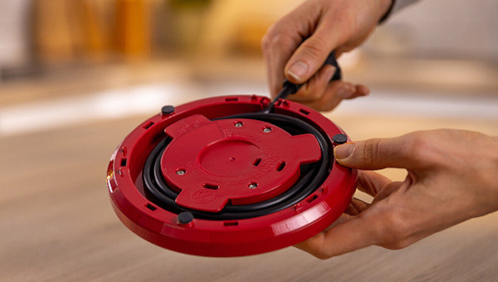 Czajnik BOSCH MyMoment TWK3M124 Schowek na kabel wygoda komfort dostosowanie baza