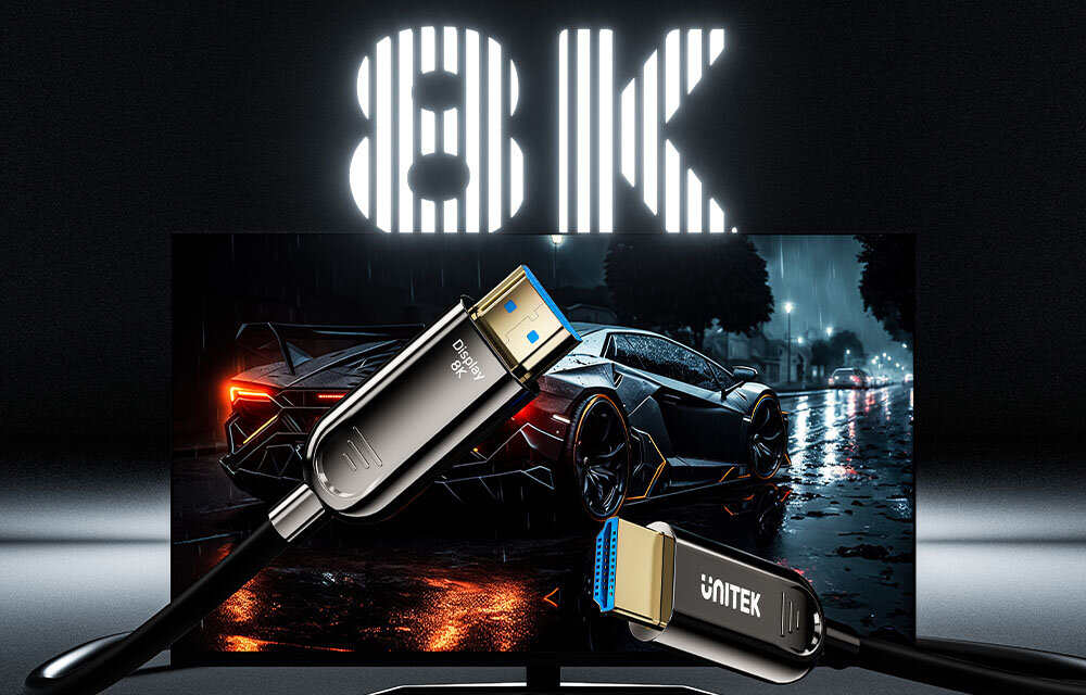 Na obrazie widoczny jest kabel z końcówkami HDMI, na których widnieje napis \'Display 8K\' oraz \'UNITEK\'. W tle znajduje się ekran z samochodem sportowym na mokrej drodze, a nad nim widnieje napis \'8K\'.