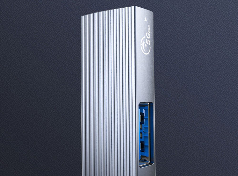 Hub ORICO AH-13-GY-EP-HW Zbliżenie na metalową obudowę urządzenia z widocznym portem USB oznaczonym jako 5 Gbps, porty, działanie, podłączenie
