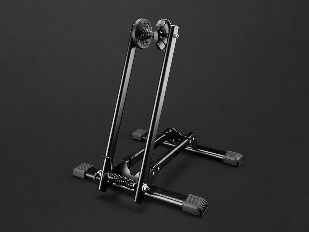 Stojak rowerowy ROCKBROS 27210001001, stojak, stabilność, rower, koło, Samostojący stojak na rower na ciemnym tle.