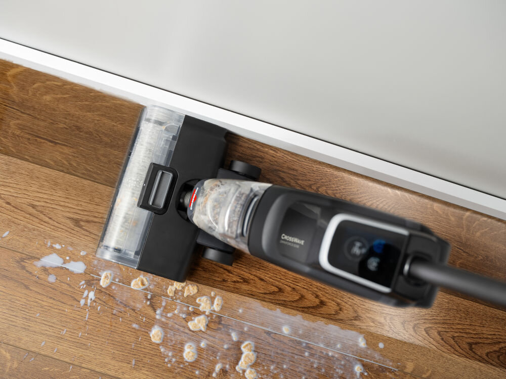 Odkurzacz BISSELL CrossWave OmniForce Edge Pro 4000N wyświetlacz stan naładowania baterii wybrany tryb pracy poziom mocy wskaźnik procent pozostały do zakończenia cyklu samoczyszczenia poziom wody w zbiorniku pełna kontrola