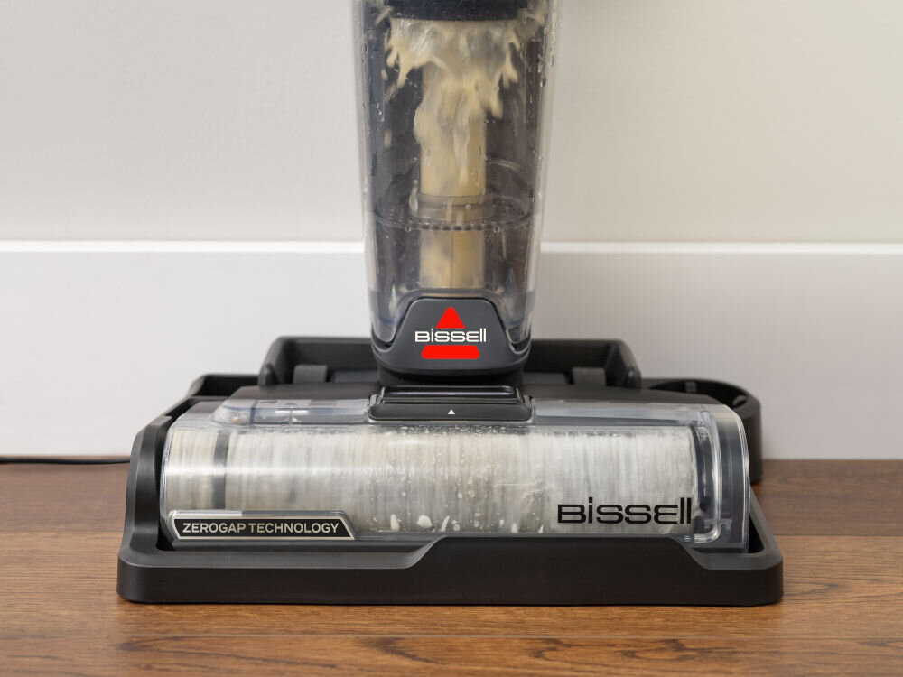 Odkurzacz BISSELL CrossWave OmniForce Edge Pro 4000N funkcja automatycznego czyszczenia umieszczenie odkurzacza na tacy włączenie trybu samoczyszczenia wypłukanie szczotki i wnętrza urządzenia zachowanie wysokiej higieny gotowość sprzętu do nastepnego uzycia