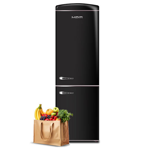 Lodówka MPM-375-FR-53, obok torba z owocami i warzywami.