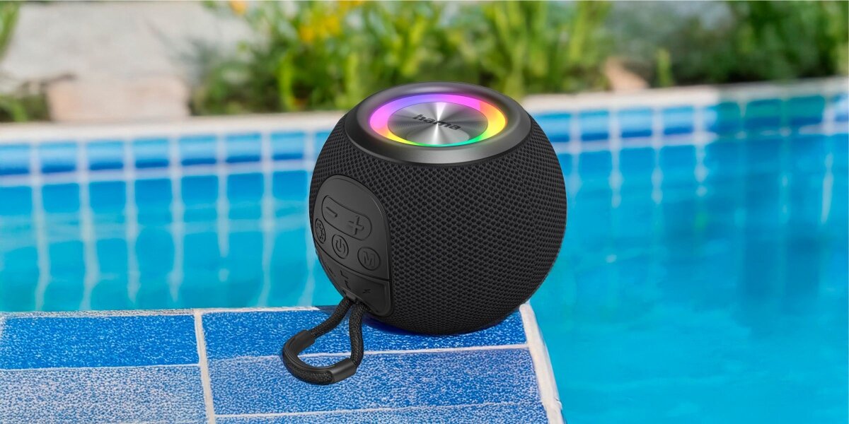 Głośnik mobilny HAMA Ballshape 3.0 - Prawdziwy dźwięk stereo z TWS, głosnik stojący koło basenu