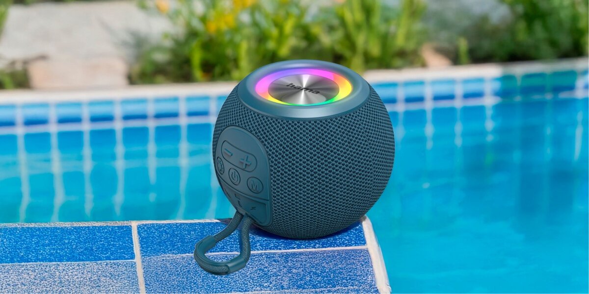 Głośnik mobilny HAMA Ballshape 3.0 - Prawdziwy dźwięk stereo z TWS, głosnik stojący koło basenu