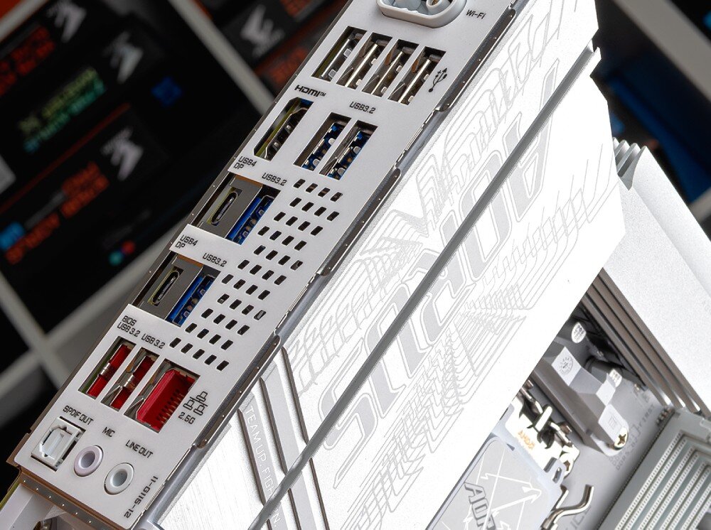 Płyta główna GIGABYTE X870 Aorus Elite WiFi7 Ice Zbliżenie na tylny panel wejść i wyjść z widocznymi portami USB, HDMI, sieciowymi oraz logo Aorus, dźwięk, audio, jakość