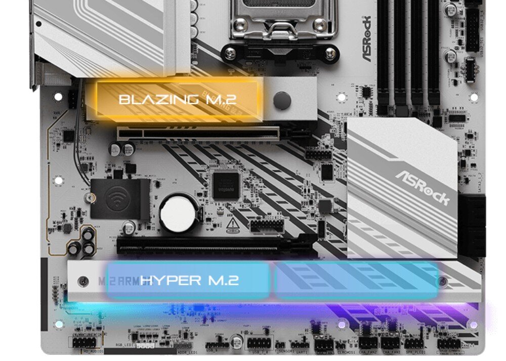 Płyta główna ASROCK X870 Pro RS WiFi Fragment płyty głównej z gniazdem PCIe oraz osłonami dla dysków M.2 opisanymi jako Blazing M.2 i Hyper M.2