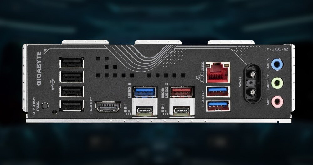 Płyta główna GIGABYTE X870 Eagle WiFi7 Panel złącz na tylnej części płyty głównej obejmujący porty USB, gniazda antenowe i wyjścia audio, porty USB-C, przepustowość