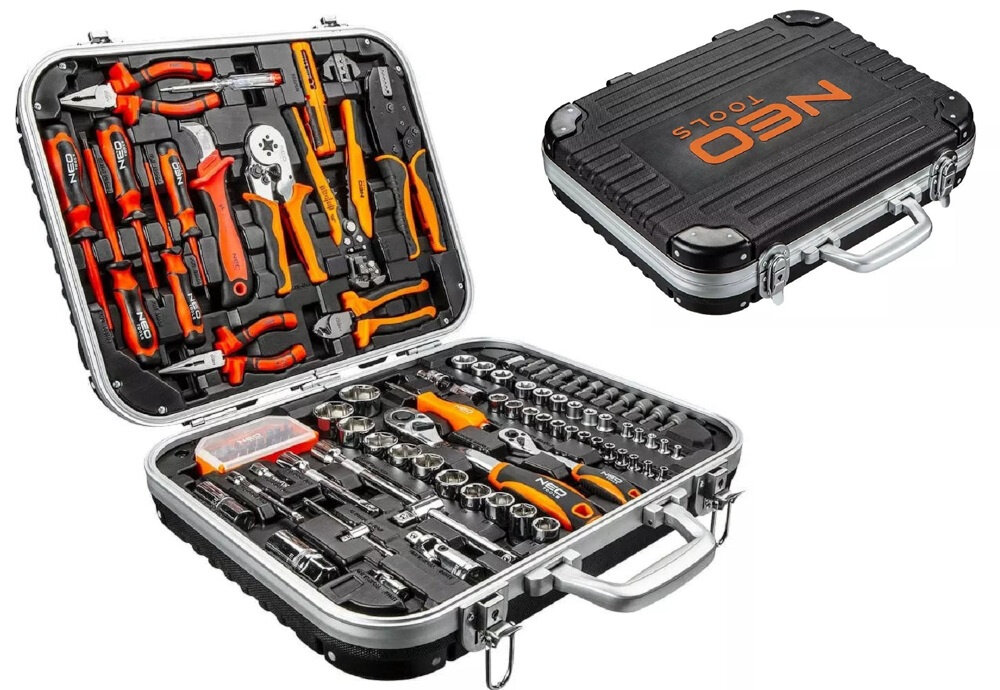 Zestaw narzędzi NEO TOOLS 01-310 otwarta walizka na białym tle obok zdjęcie zamkniętej walizki zestaw 108 elementów