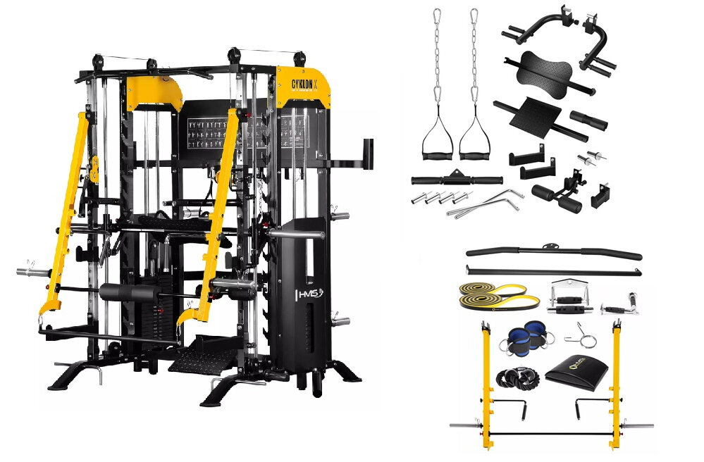 Suwnica HMS Cyklon X zestaw na białym tle w zestawie suwnica wyciąg górny i dolny drążek do podciągania poręcz do dipów jammer arms płyta do wypychania na nogi dwa magnetyczne bolce na dodatkowe obciążenia do stosu cztery bolce do przechowywania obciążeń komplet zacisków antypoślizgowa blokada na stopy uchwyty standardowe uchwyt krótki prosty uchwyt do wyciągu górnego uchwyt na sztangę landmine sznur uchwyt trójkątny uchwyt podwójny łańcuchy i uchwyt do przechowywania gryfu osłona na gryf gumy oporowe opaski treningowe na kostki składana mata tablica z ćwiczeniami dokumentacja