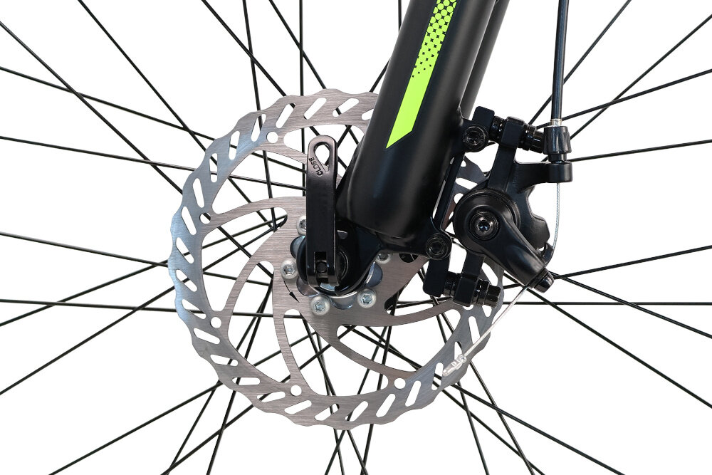 Rower górski MTB INDIANA X-Pulser 2.6 M15 26 cali męski Czarno-zielony zbliżenie na tylny hamulec podstawa bezpieczeństwa hamulce tarczowe mechaniczne sprawdzą się w każdych warunkach pogodowych i na każdej trasie bardzo duża siła hamowania hamulce z przodu i z tyłu podwójny pakiet bezpieczeństwa