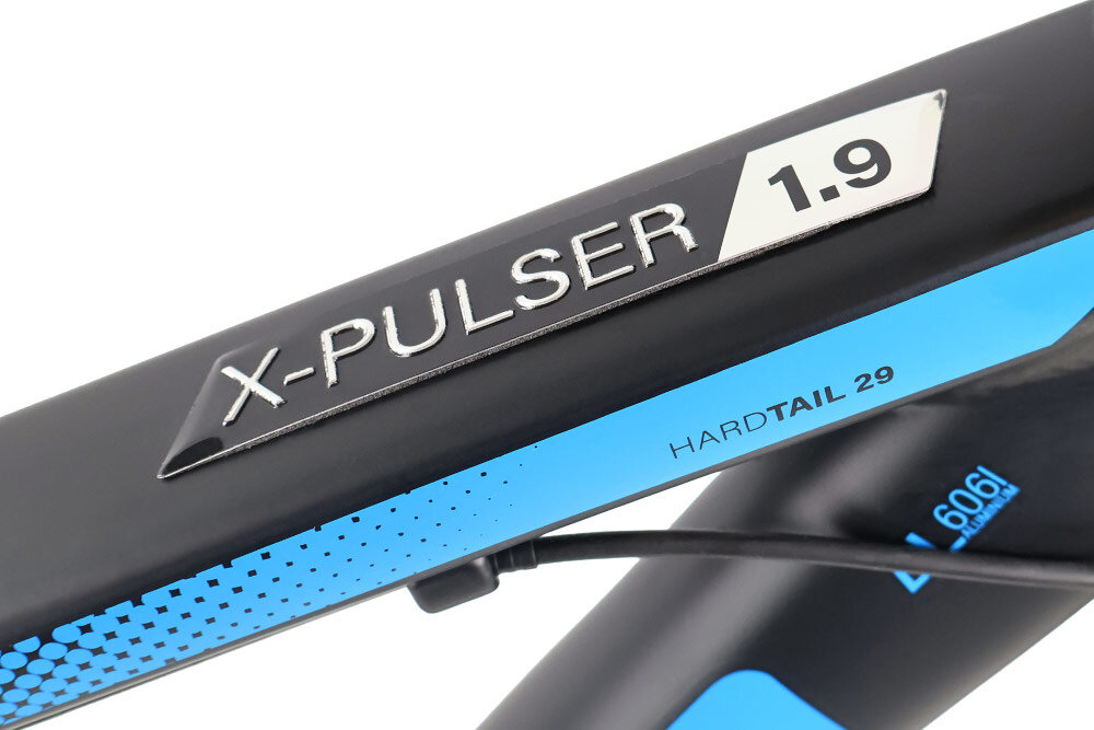 Rower górski MTB INDIANA X-Pulser 1.9 M17 29 cali męski Czarno-niebieski zbliżenie na ramę 17-calowa aluminiowa ramę rower zwinny lekki łatwo go podnieść odporność na korozję wybor rozmiaru ramy Twój wzrost mierzony w zrelaksowanej pozycji typ roweru dla osób o wzroście od 165 do 174 cm