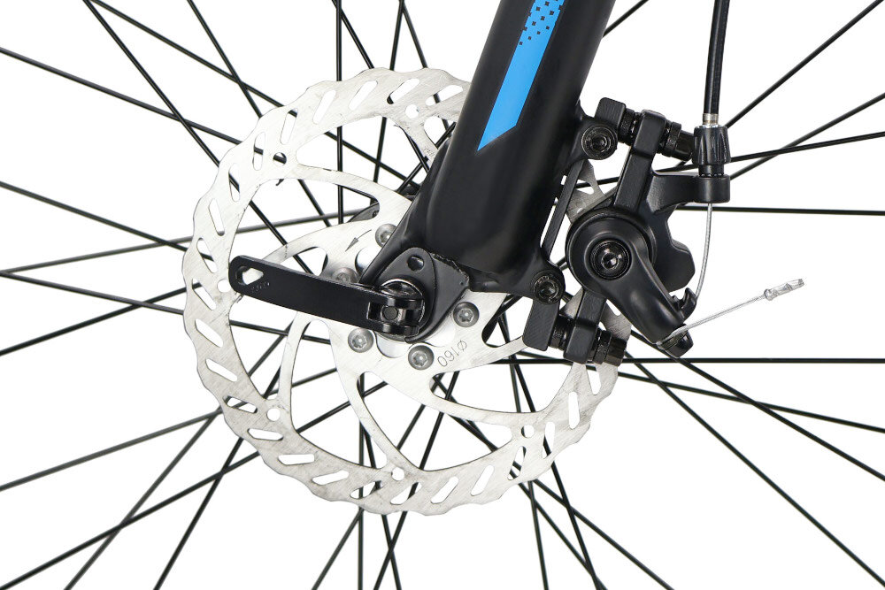 Rower górski MTB INDIANA X-Pulser 1.9 M17 29 cali męski Czarno-niebieski zbliżenie na tylny hamulec podstawa bezpieczeństwa hamulce tarczowe mechaniczne sprawdzą się w każdych warunkach pogodowych i na każdej trasie bardzo duża siła hamowania hamulce z przodu i z tyłu podwójny pakiet bezpieczeństwa