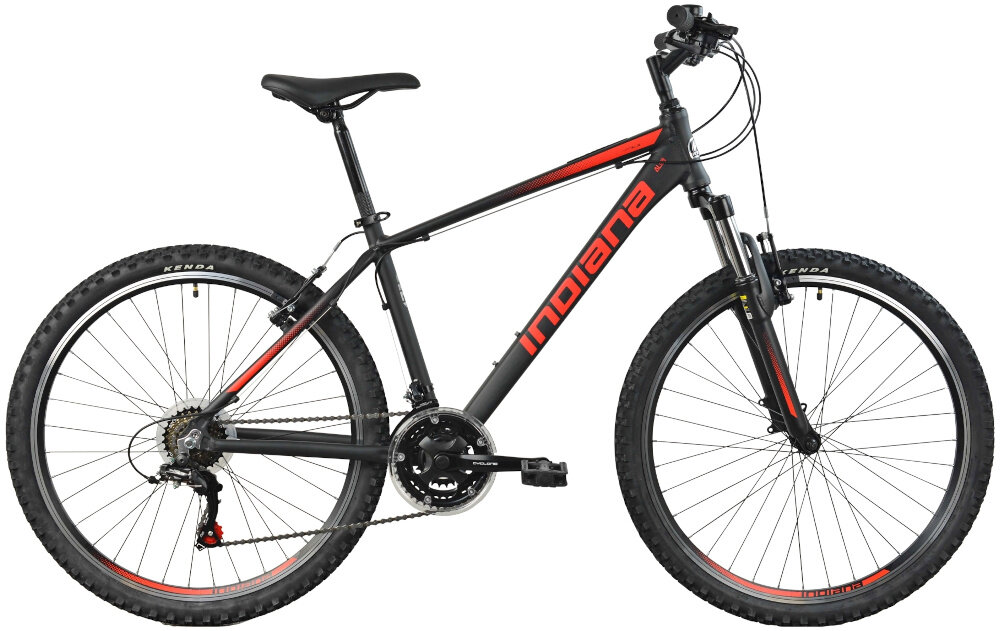 Rower górski MTB INDIANA X-Pulser 1.6 M19 26 cali męski Czarno-czerwony rower na białym tle widoczny z boku specjalne gwinty możliwość przymocowania uchwytu na bidon odblaski dobrze widoczny na drodze bezpieczna jazda dzwonek na kierownicy