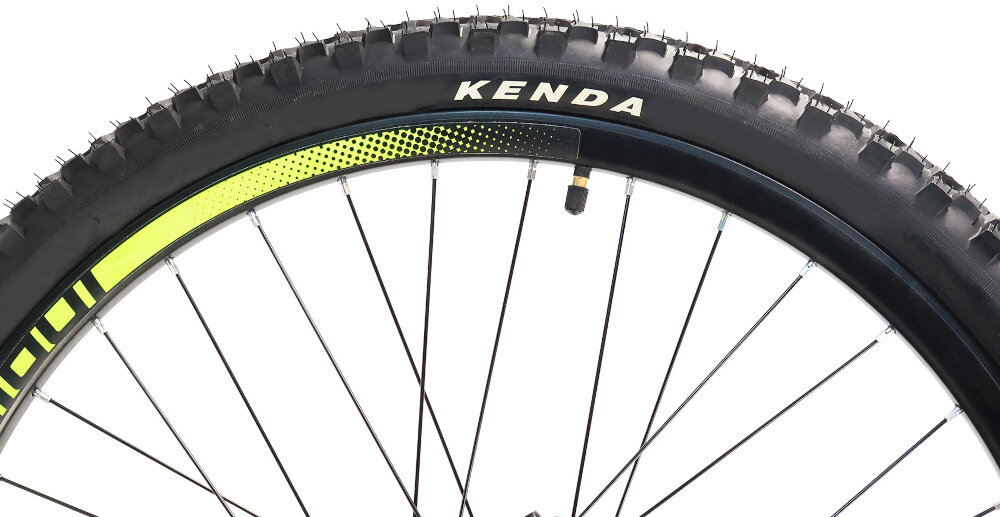 Rower górski MTB INDIANA X-Pulser 2.6 M21 26 cali męski Czarno-zielony zbliżenie na oponę rozmiar koła 26 cali łatwe pokonywanie przeszkód duży kontakt koła z podłożem szerokie opony marki KENDA dobra przyczepność dwuściankowe obręcze marki BERETTA zachowanie regularnego kształtu kół stabilne trzymanie opony bezpieczna i komfortowa jazda regularne sprawdzanie ciśnienia powietrza wartość na bocznej części opony